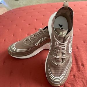 APL men’s size 8